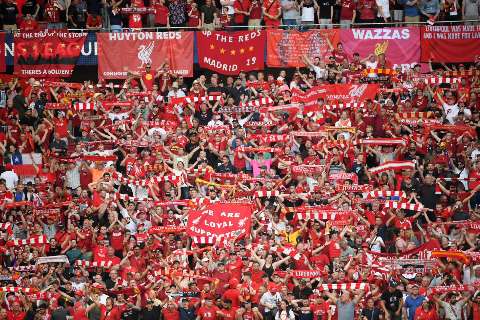 巧合！库里兄弟二人勇士生涯首秀均砍下14分