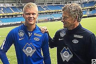 个人能力！两队进攻陷入困境， 奎因上场外线运球高难度急停三分命中！