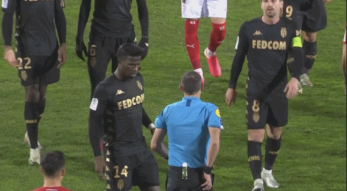 驳斥转会传闻，贡多齐：我专注于当下，想帮拉齐奥赢下更多球