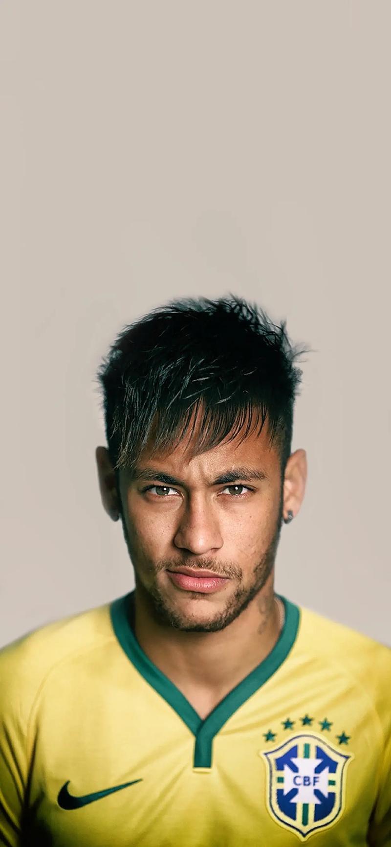 玉昆外援奥斯卡在老家开车遭遇起火，车内人员都及时逃生