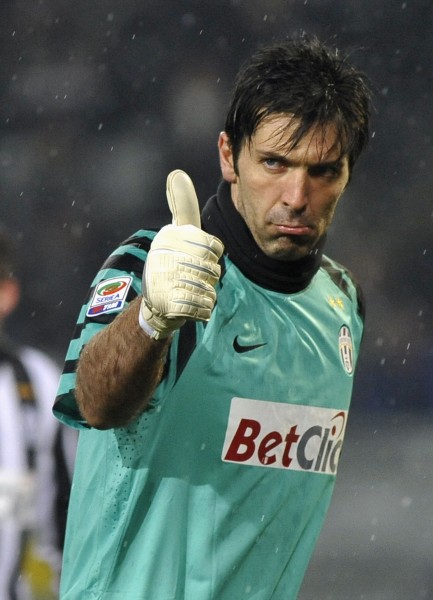 记者：马奎尔、德利赫特、谢什科缺席今日曼联训练